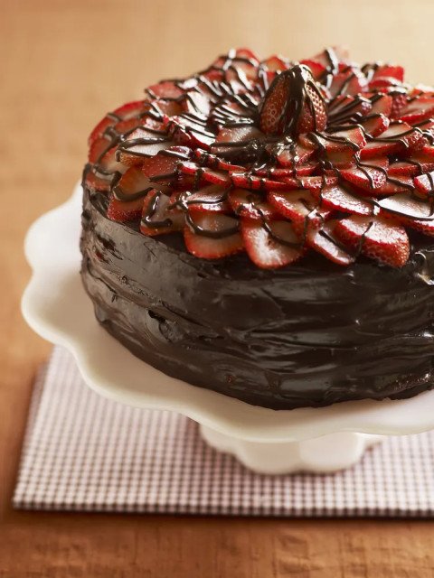 Gâteau aux fraises et mousse de chocolat