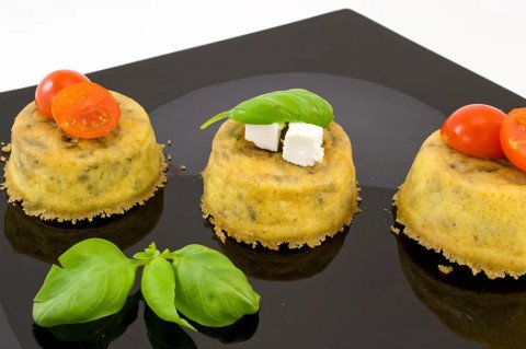 Cake aux asperges et tomates