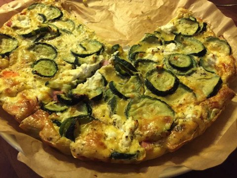 Clafoutis de courgettes au chèvre et olives noires