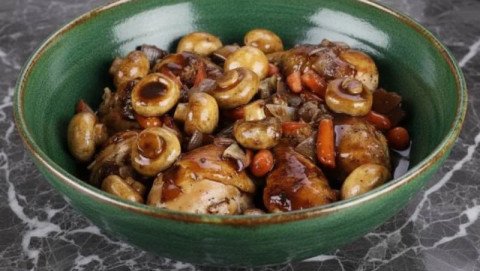 Oie en daube au vin rouge