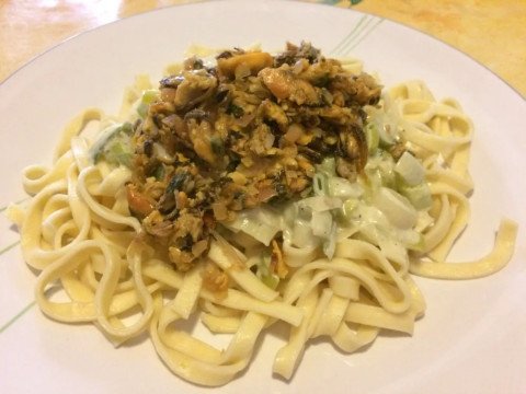 Tagliatelles aux moules et à la fondue de poireaux