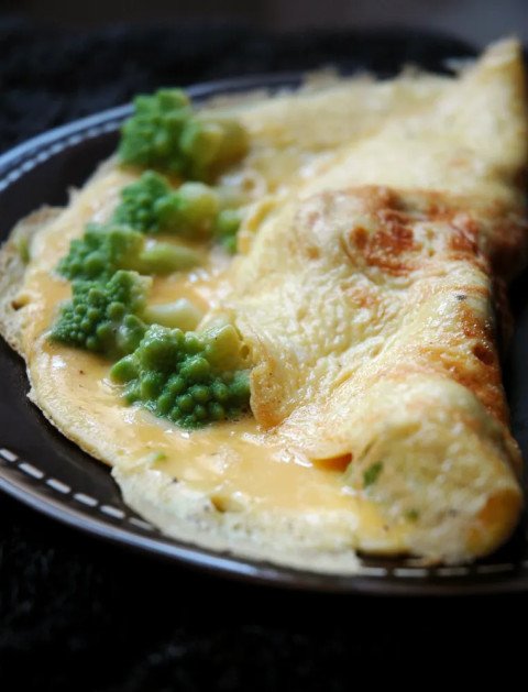 Omelette tendre et croquante (au chou romanesco)