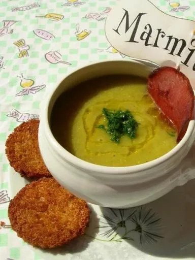 Velouté de courgettes à la coriandre et au curry
