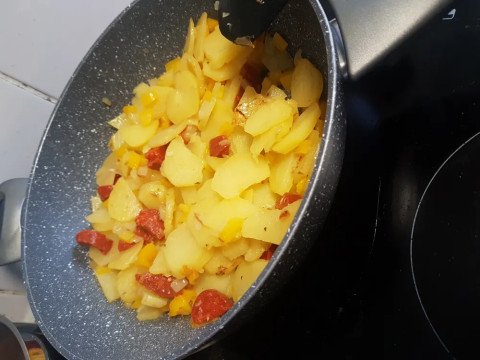 Poêlée délicieuse de fenouil, chorizo et pomme de terre