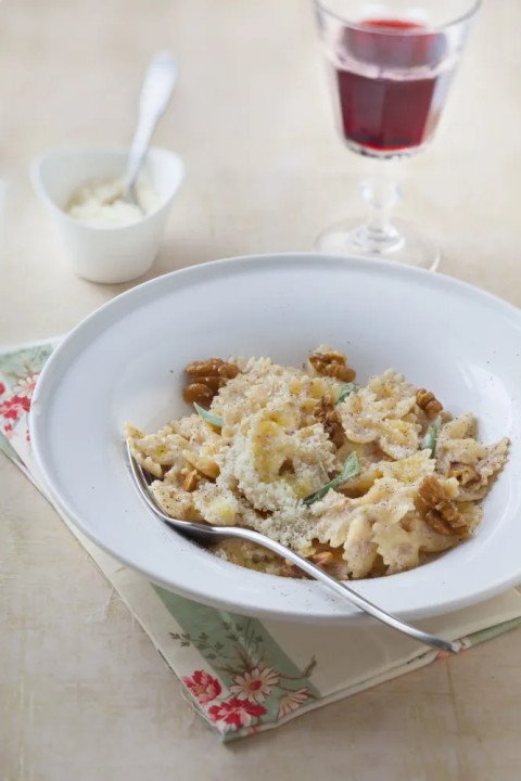 Pâtes aux noix et à la sauge