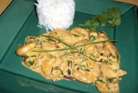 Gambas au curry, lait de coco et épices