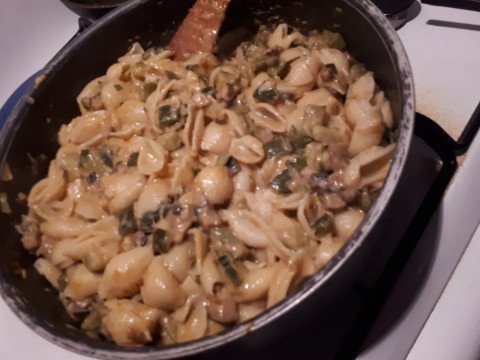 Pâtes aux courgettes, poivrons et champignons