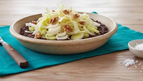 Salade d’endives à la tapenade d’olives et noix