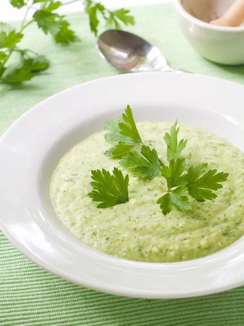 Soupe aux céleri et aux courgettes