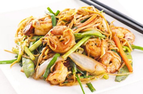 Pâtes chinoises aux légumes et crevettes
