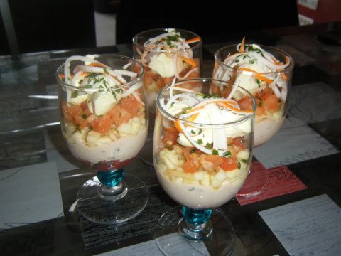 Verrine thon, pomme, tomate et chantilly au safran