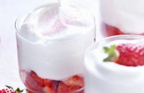 Mousse au chocolat blanc et fraises