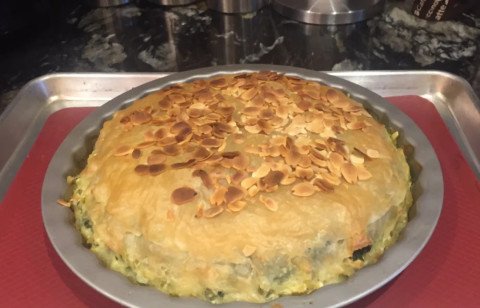 Pastilla de saumon frais aux épinards et aux amandes