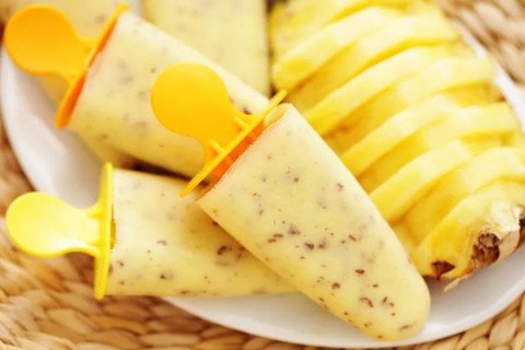 Sorbet à l'ananas dans sa coque