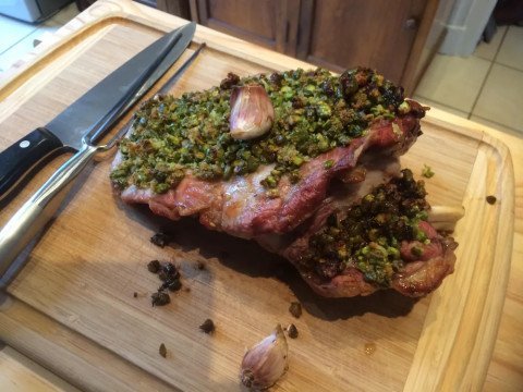 Epaule d'agneau en croûte de pistache