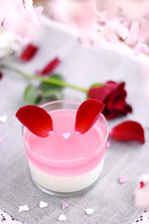 Panna cotta et gelée à la rose
