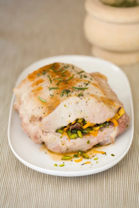 Rôti de porc farci aux pistaches et à l'orange