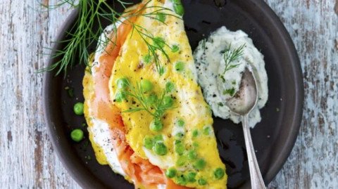 Omelette aux petits pois, saumon et Petit Billy