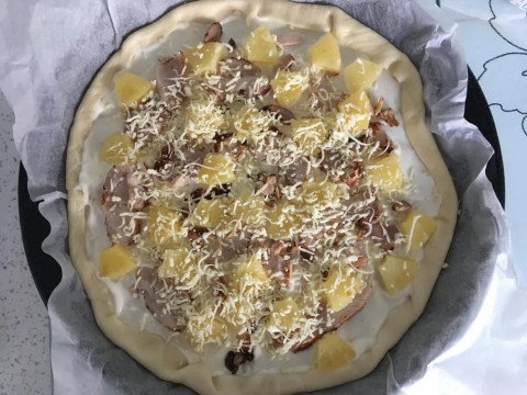 Pizza poulet, ananas et curry