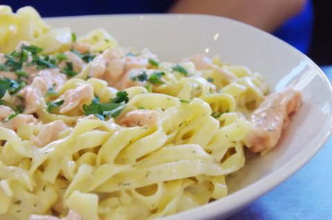 Tagliatelles express aux lardons de saumon