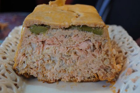 Terrine de poissons, d'écrevisses et d'asperges vertes à la basquaise