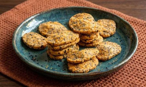 Biscuits salés au fromage et graines de sésame