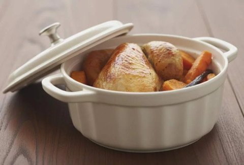 Chapon de pintade en cocotte aux patates douces vanillées