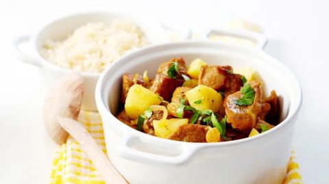 Sauté de veau aux raisins et pignons