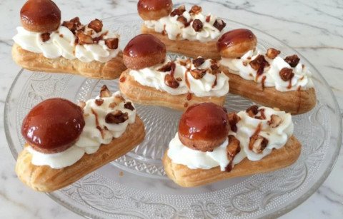 Mini-éclairs vanille, noix de macadamia caramélisées & caramel croquant