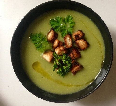 Soupe de fanes de chou-fleur