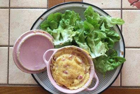 Mug cake brie jambon