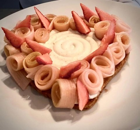 Sablé breton, crème légère vanille et rhubarbe pochée par Johanna Le Pape