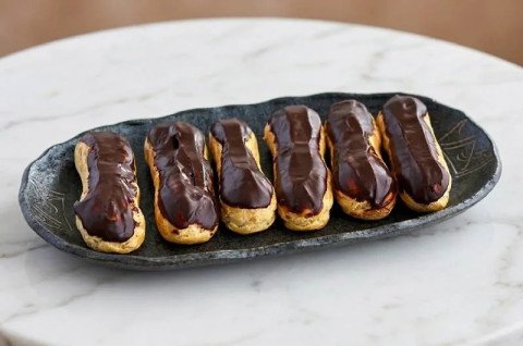 Éclairs gourmands au chocolat : pâte à choux, crème et ganache