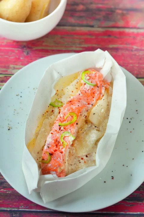 Papillote de saumon aux poires et à la vanille