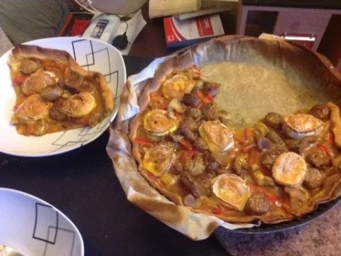 Pizza orient express : saucisses, poivrons, curry