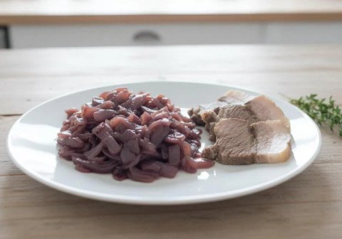Plat de côtes en cocotte au vin rouge
