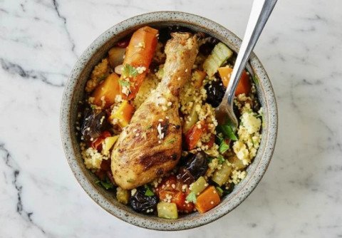 Tajine marocain de poulet aux dattes et légumes