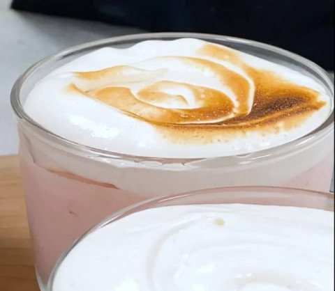 Mousse de fraise meringuée