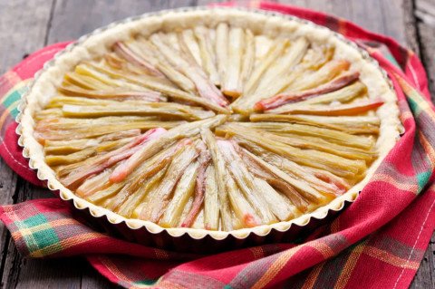 Tarte pâtissière à la rhubarbe