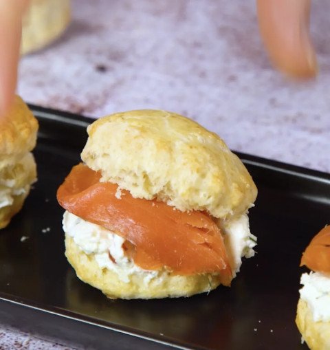 Mini scones au saumon fumé