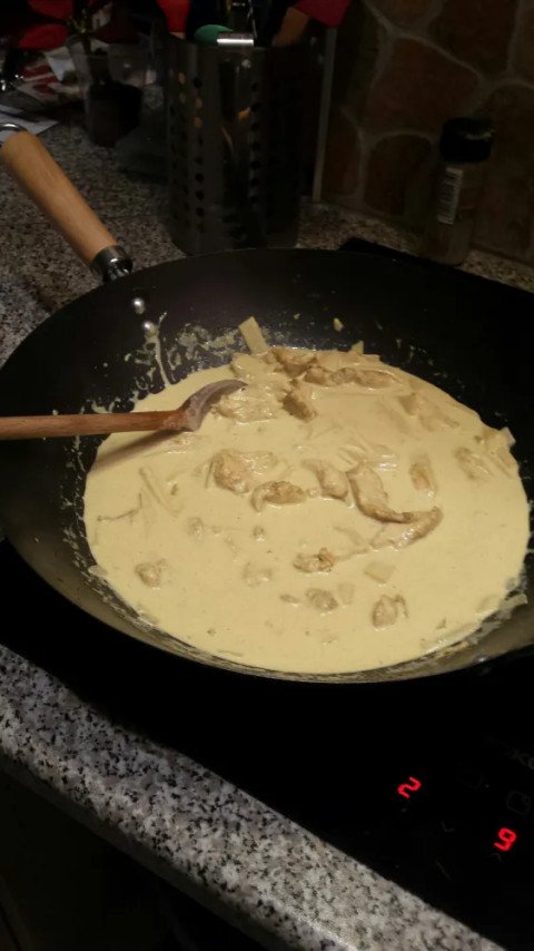 poulet aux pousses de bambou et lait de coco