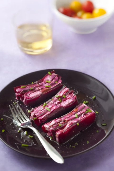 Terrine de chèvre aux betteraves rouges
