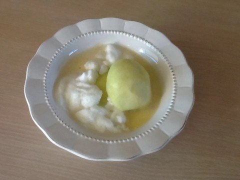 Pommes sur île flottante