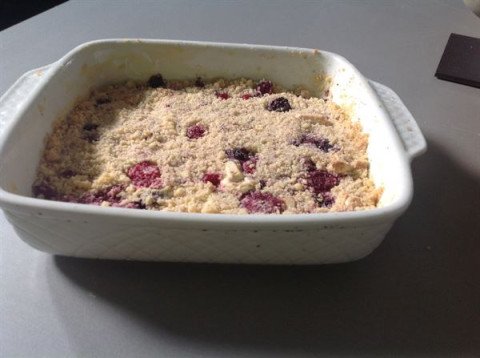 Crumble aux fruits rouges et au chocolat blanc