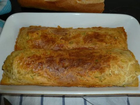 Cake au thon, à la tomate et à l'oignion