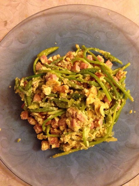 Omelette aux asperges sauvages de ma maman