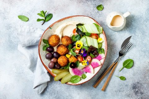 Buddha bowl aux croquettes de porc