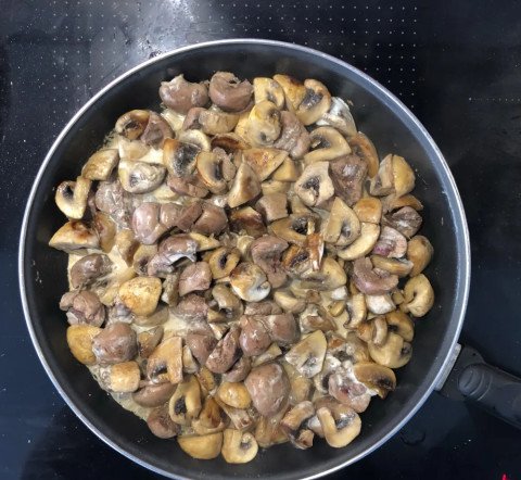 Rognons de veau flambés à la crème de champignons