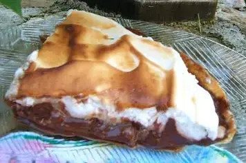 Tarte au chocolat noir meringuée