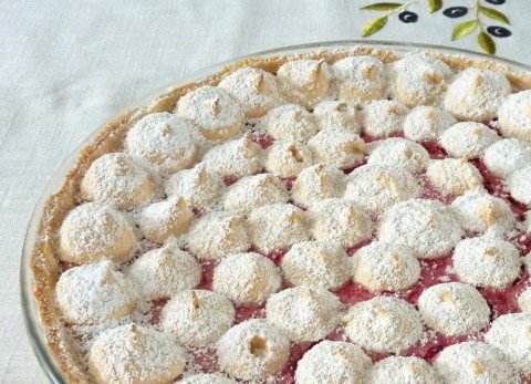 Tarte aux framboises et fruits rouges macaronnée